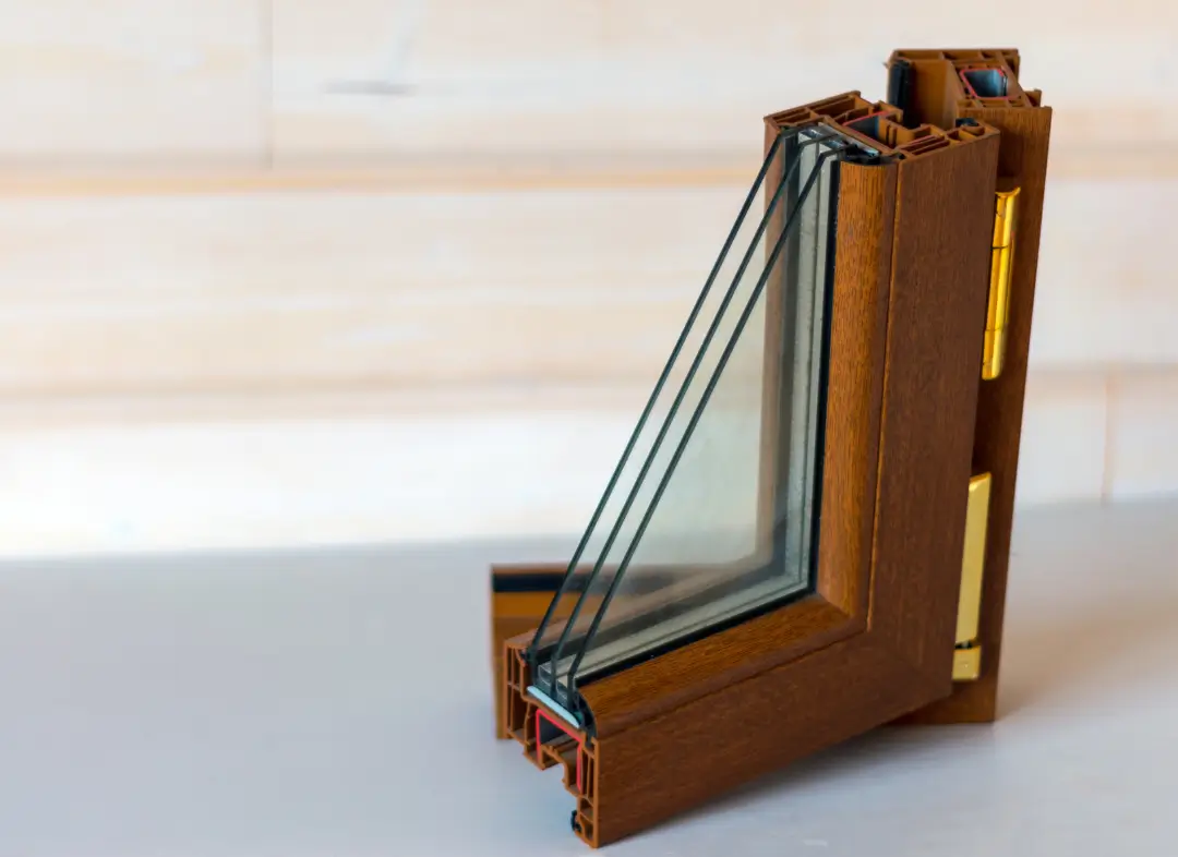 Installation de fenêtre en bois sur mesure Sospel